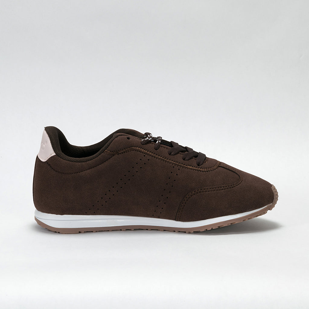 Sneaker Retro Urbano color Café | Modelo 674 – High Elite