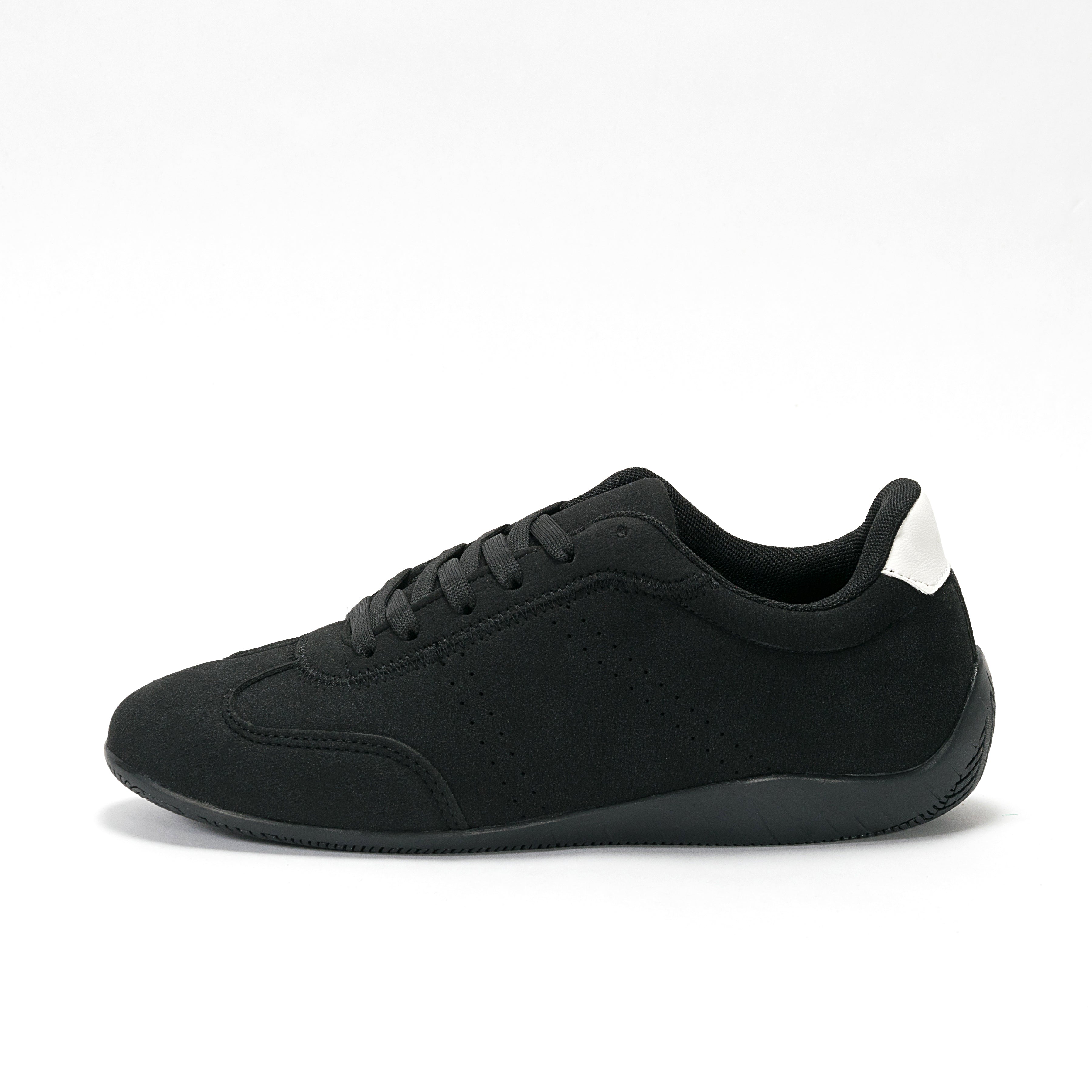 Sneaker Urbano estilo Minimalista color Negro | Modelo 674 B – High Elite