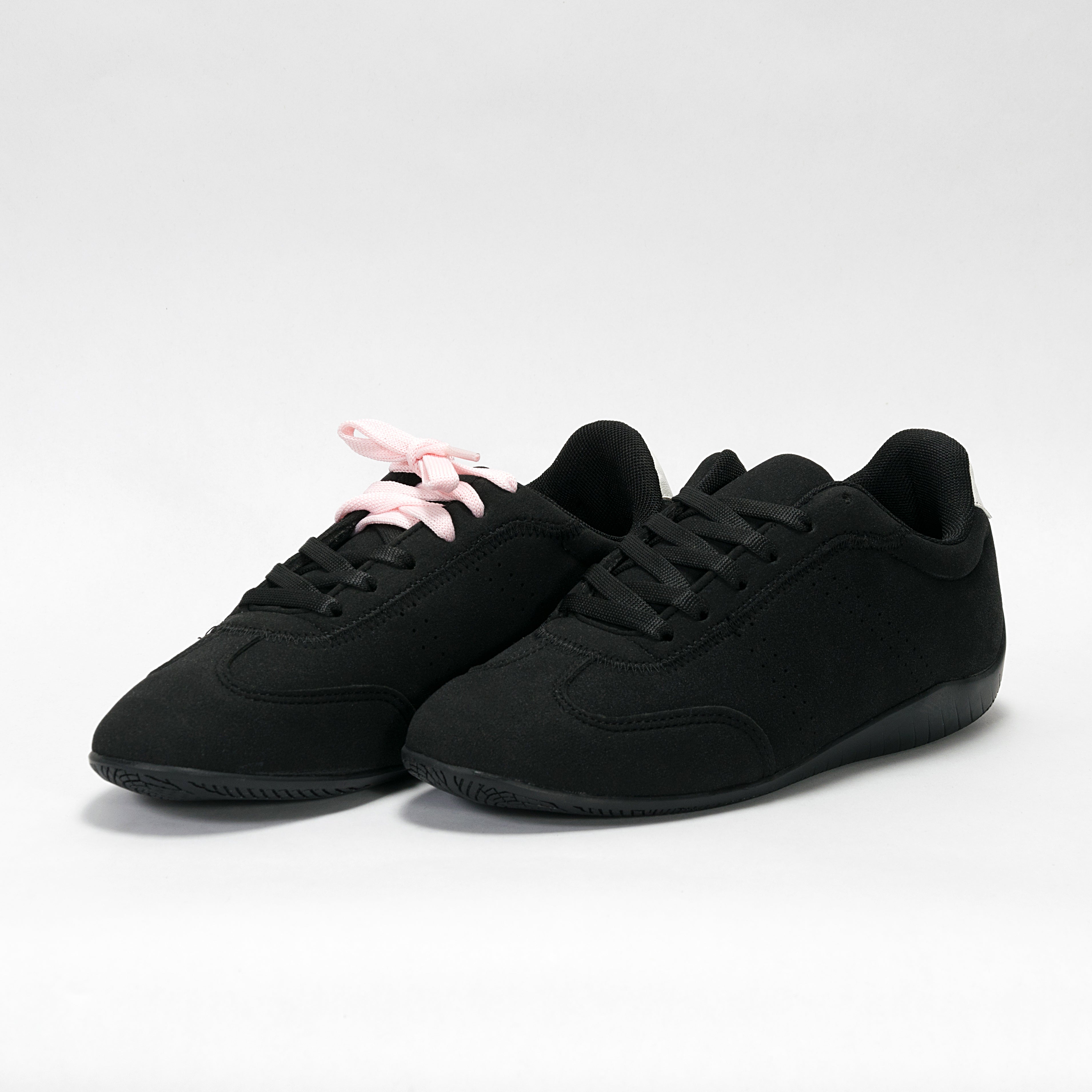 Sneaker Urbano estilo Minimalista color Negro | Modelo 674 B – High Elite