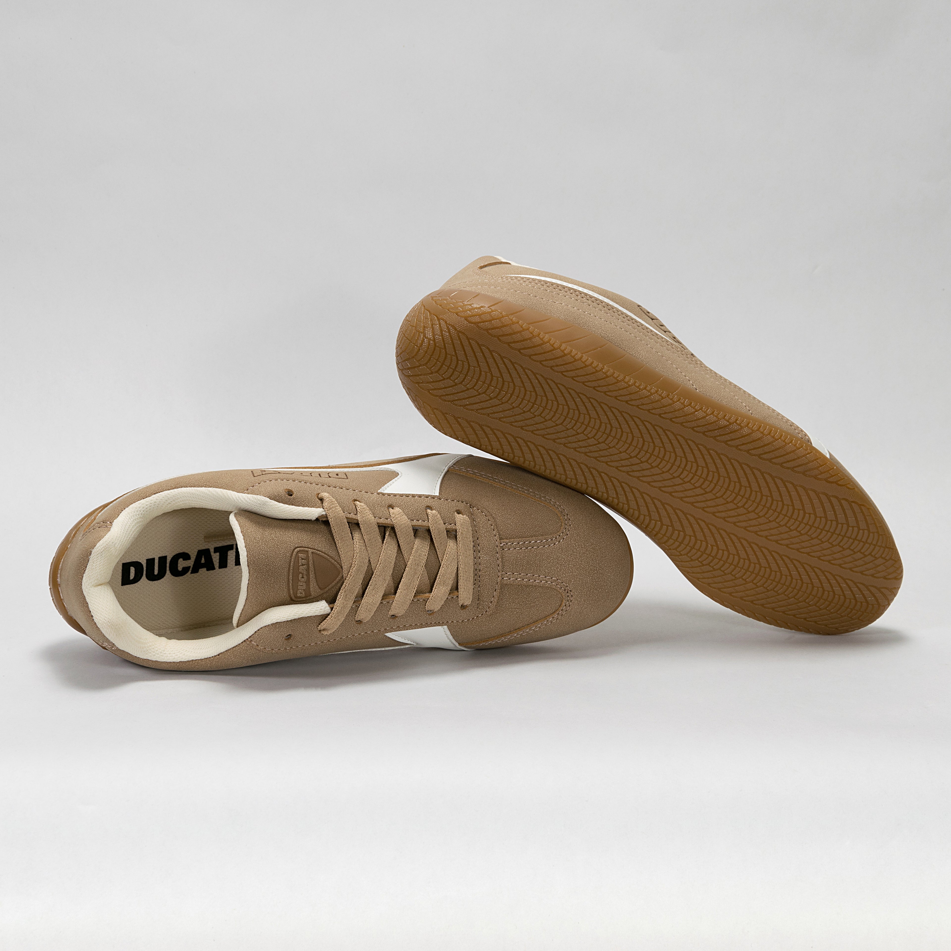Sneaker Retro Urbano color Camel | Modelo Ducati – High Elite