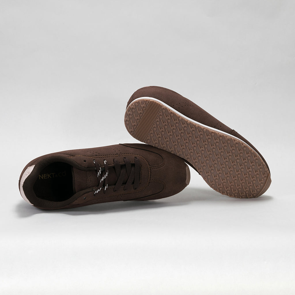 Sneaker Retro Urbano color Café | Modelo 674 – High Elite